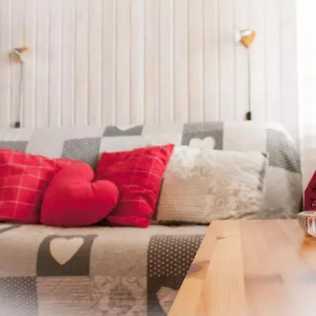 Niemi-kapee Mansikka - Cozy By The *