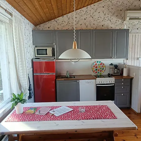 Niemi-kapee Mansikka - Cozy By The Huoneisto