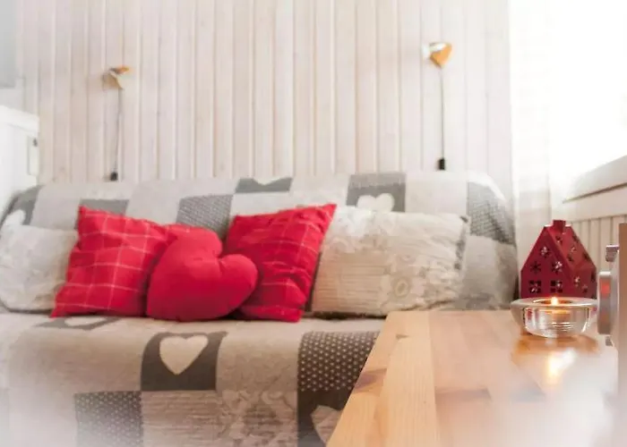 Niemi-kapee Mansikka - Cozy By The *