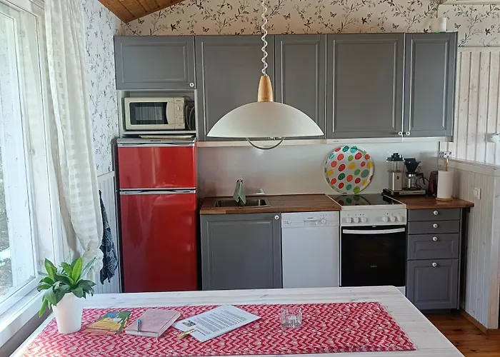 Niemi-kapee Mansikka - Cozy By The Apartment